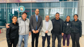 وزير الرياضة يجري اتصال هاتفي ببعثة المنتخب المصري للتنس الأرضي بعد وصولهم للقاهرة