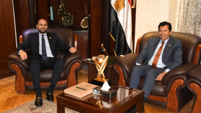 وزير الشباب والرياضة يلتقي رئيس مجلس أمناء مؤسسة “حماة الأرض