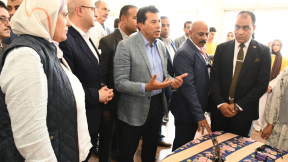 وزير الشباب ومحافظ بني سويف يتفقدون الأنشطة والمشروعات داخل مركز التنمية الشبابية