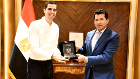 وزير الرياضة يستقبل بطل مصر في الاسكواش علي فرج