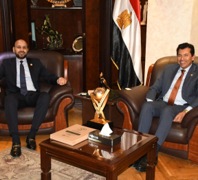 وزير الشباب والرياضة يلتقي رئيس مجلس أمناء مؤسسة “حماة الأرض