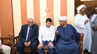 وزير الشباب والرياضة يلتقي مشايخ العبابدة بمدينة دراو بأسوان لبحث المتطلبات