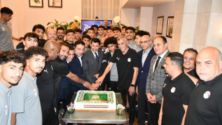 وزير الرياضة يدعم منتخب الشباب قبل مواجهة المغرب