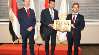 وزير الشباب يلتقي السفير الإسباني وممثلي نادي فياريال لبحث سبل التعاون المشترك