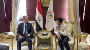 وزير الشباب يهنئ نقيب الإعلاميين بمناسبة عيد الإعلاميين