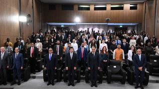 Bajo el patrocinio de Su Excelencia el Presidente Abdel Fattah El-Sisi: El Primer Ministro recibe a 150 jóvenes líderes de 80 países en el marco de la quinta edición de la “Beca Nasser para el Liderazgo Internacional”