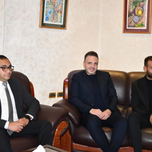 وزير الشباب والرياضة يلتقي الرئيس التنفيذي لشركة اعمار البريطانية للتطوير  لاستعراض تجربة لاعبين الكابيتانو  في مانشستر سيتي*