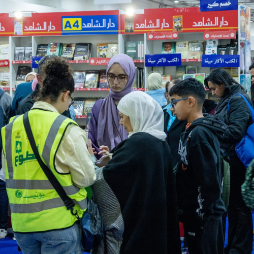 وزير الشباب والرياضة يشيد بجهود فريق "أنا متطوع" في تنظيم الدورة السادسة والخمسين من معرض الكتاب