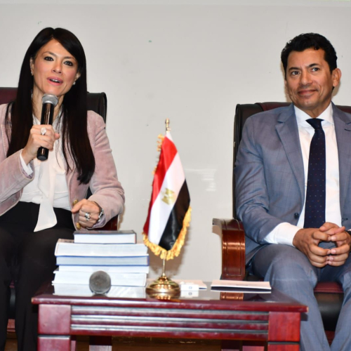 وزير الشباب والرياضة ووزيرة التخطيط والتنمية الاقتصادية والتعاون الدولي يلتقيان شباب مصر في حوار مفتوح*