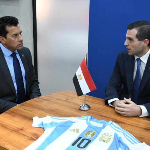 وزير الشباب والرياضة يجتمع  مع الاتحاد الأرجنتيني لكرة القدم (AFA)
