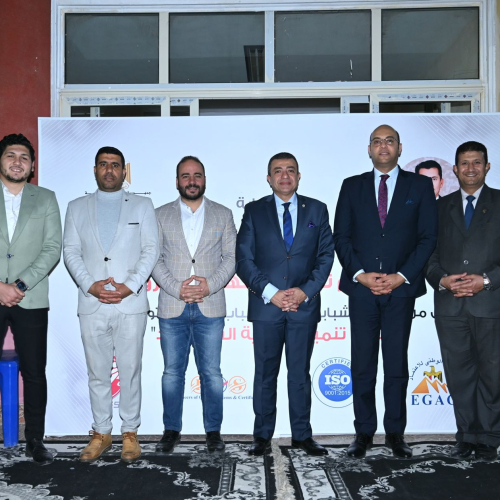 د أشرف صبحي يتسلم شهادة الأيزو لمركز التنمية الشبابية بالشيخ زايد