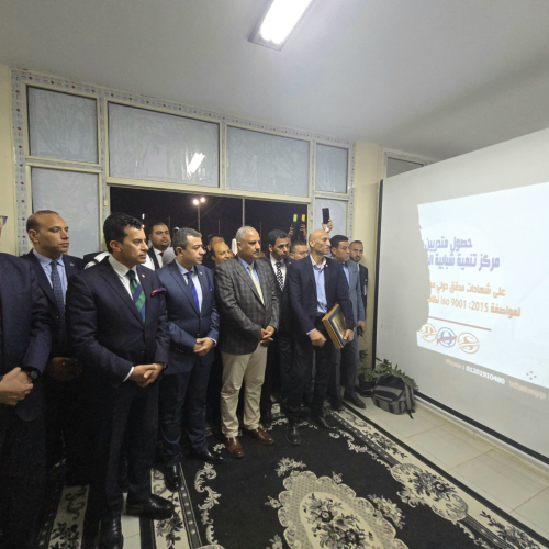 د أشرف صبحي يتسلم شهادة الأيزو لمركز التنمية الشبابية بالشيخ زايد