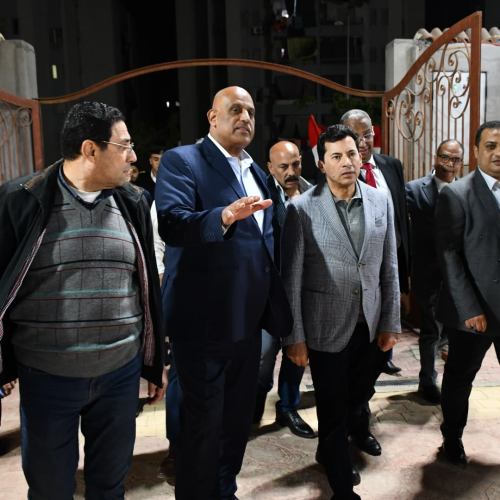وزير الرياضة يتفقد الأعمال التطويرية والإنشائية بحمام سباحة نصف أوليمبي بمركز التنمية الشبابية بالأسمرات