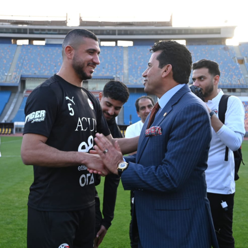 وزير الشباب والرياضة يشهد المران الأخير لمنتخب مصر قبل السفر إلى المغرب لمواجهة إثيوبيا في تصفيات كأس العالم
