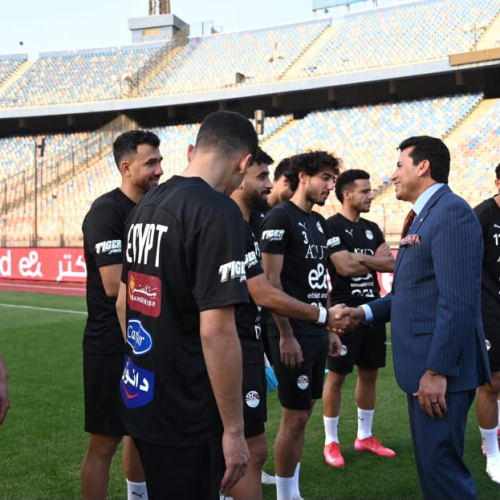 وزير الشباب والرياضة يشهد المران الأخير لمنتخب مصر قبل السفر إلى المغرب لمواجهة إثيوبيا في تصفيات كأس العالم