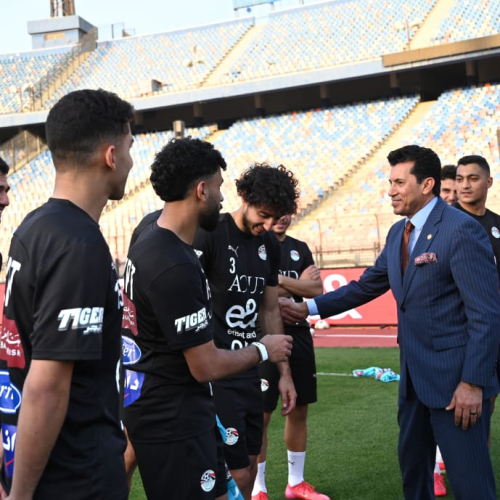وزير الشباب والرياضة يشهد المران الأخير لمنتخب مصر قبل السفر إلى المغرب لمواجهة إثيوبيا في تصفيات كأس العالم