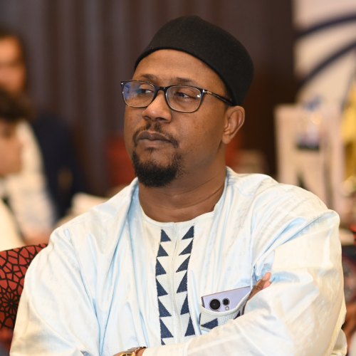 El Ministro de Juventud y Deportes asiste a la conferencia anual de la Asociación de Empresarios Egipcios-Africanos y a la Noche de Ramadán Africana
