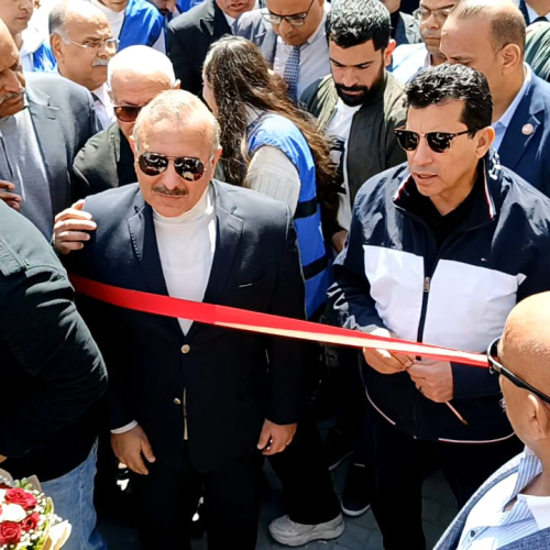 وزير الشباب ورئيس الهيئة العربية للتصنيع يفتتحان مركز شباب محمد صلاح