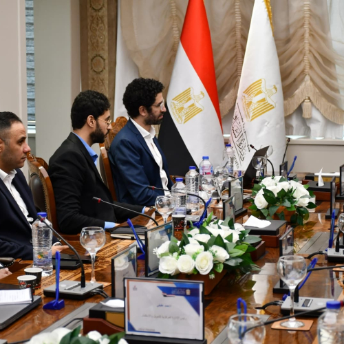 وزير الشباب  يبحث تفعيل الرقمنة المالية والإدارية بمراكز  الشباب