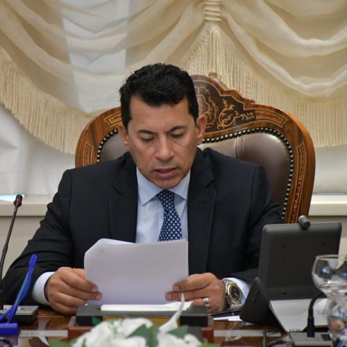 وزير الشباب والرياضة يناقش مع قيادات الوزارة سُبل تكثيف برامج وأنشطة ترسيخ القيم الأصيلة ومواجهة الافكار الهدامة