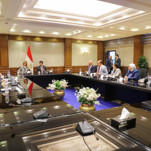 وزير الشباب والرياضة يلتقي المدير التنفيذي للأكاديمية الوطنية للتدريب لبحث التعاون المشترك..