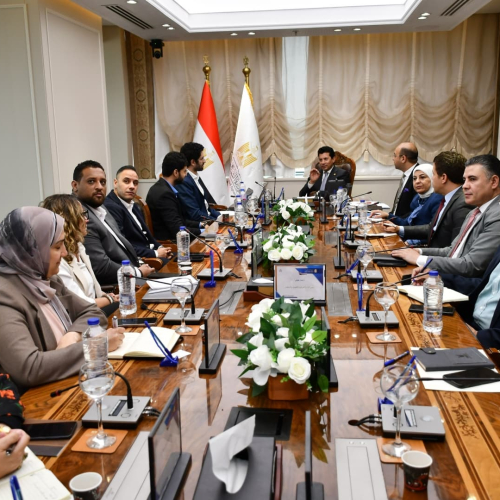 وزير الشباب  يبحث تفعيل الرقمنة المالية والإدارية بمراكز  الشباب