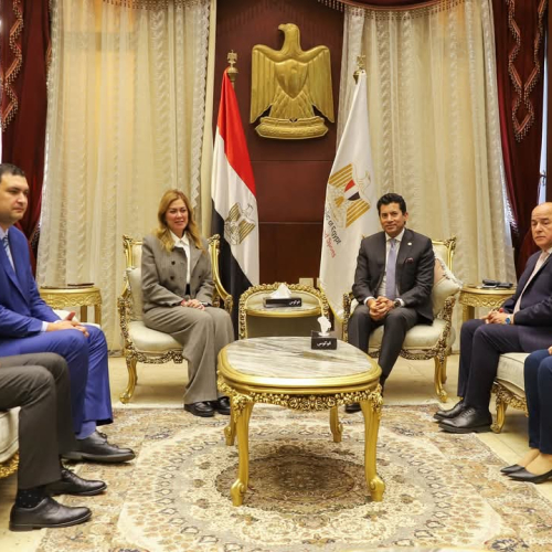 وزير الشباب والرياضة يلتقي المدير التنفيذي للأكاديمية الوطنية للتدريب لبحث التعاون المشترك..