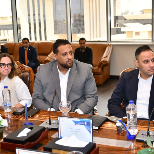 وزير الشباب  يبحث تفعيل الرقمنة المالية والإدارية بمراكز  الشباب