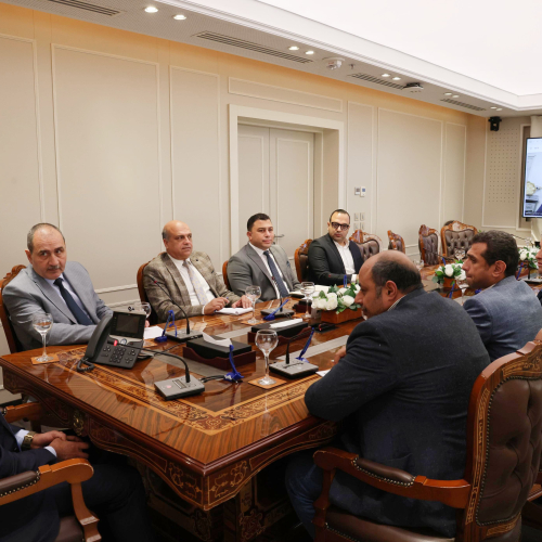 وزير الشباب والرياضة يعقد اجتماعًا تنسيقيًا مع رئيس اتحاد الكرة ورئيس المتحدة للرياضة
