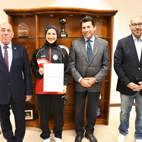 وزير الشباب والرياضة ورئيس اللجنة الاولمبية يكرم أبطال منتخبات الكاراتيه بعد التتويج في بطولات العالم والدوري العالمي