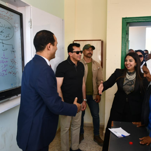 وزير الشباب والرياضة يتفقد تنفيذ فعاليات القوافل التعليمية والتنويرية بمدرسة سعد أبو ريده بشلاتين