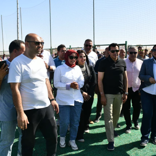 وزير الشباب والرياضة يفتتح أعمال تطوير الملعب الخماسي بمركز شباب شلاتين ويتفقد الأنشطة والفعاليات داخل المركز