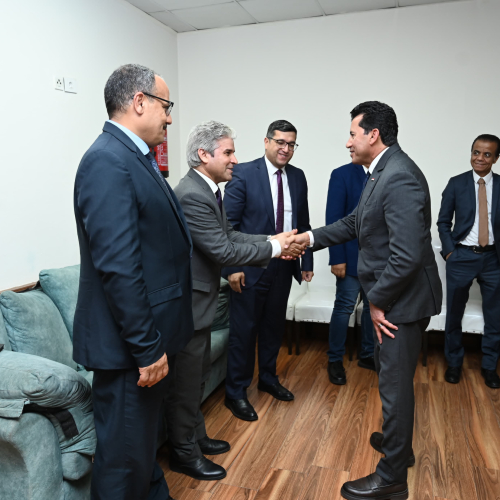 وزير الشباب والرياضة يناقش مستقبل الرياضة المصرية مع رؤساء التحرير في ضوء توجيهات الرئيس السيسي