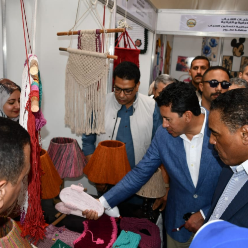 وزير الشباب ومحافظي شمال سيناء ومطروح يفتتحون معرض لمنتجات الشباب الحرفية والتراثية