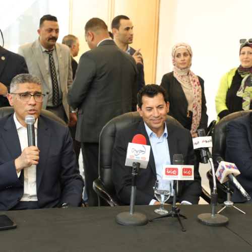 وزير الرياضة ومحافظ الجيزة يفتتحان ملاعب نادي الصحفيين النهري
