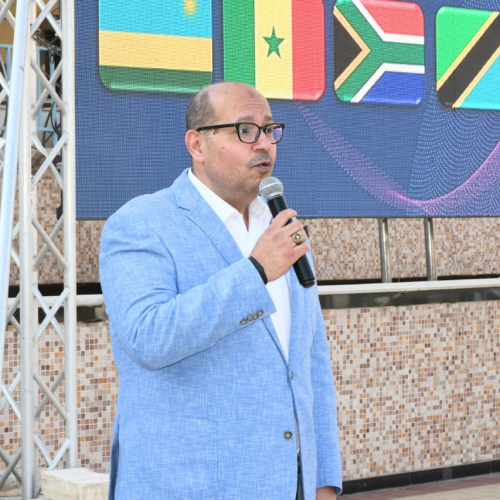 وزير الشباب والرياضة ورئيس اللجنة الأولمبية يفتتحان البطولة الإفريقية للسباحة للناشئين