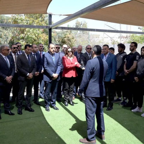 رئيس الوزراء يتفقد "معسكر القرش" الدولي المطور للشباب