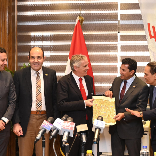 وزير الرياضة يشهد المؤتمر الصحفي للإعلان عن البطولات العربية والإفريقية للترايثلون بالجلالة
