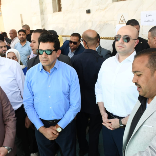 وزير الشباب والرياضة يفتتح حمام سباحة نصف أولمبي وملعب خماسي بمركز شباب مدينة ناصر