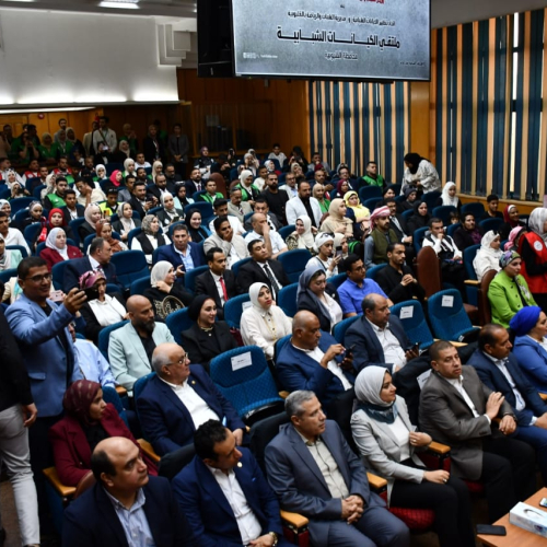 وزير الشباب والرياضة ومحافظ القليوبية في ملتقى حواري مع شباب الكيانات الشبابية على مسرح المحافظة
