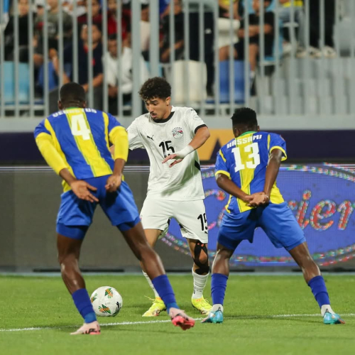 وزير الرياضة يؤازر منتخب مصر ويهنئهم بالتأهل لربع نهائي بطولة كأس الامم الافريقية للشباب