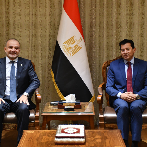 وزير الشباب يستقبل رئيس الاتحاد الدولي للسلاح ويكرّمه: دعم مستمر للكوادر المصرية وتعزيز التعاون الدولي