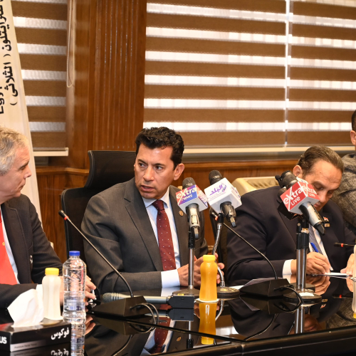 وزير الرياضة يشهد المؤتمر الصحفي للإعلان عن البطولات العربية والإفريقية للترايثلون بالجلالة