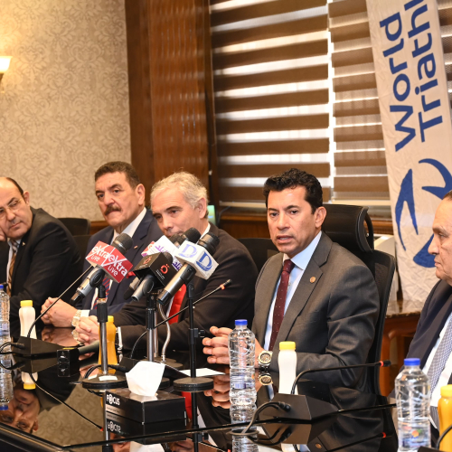وزير الرياضة يشهد المؤتمر الصحفي للإعلان عن البطولات العربية والإفريقية للترايثلون بالجلالة