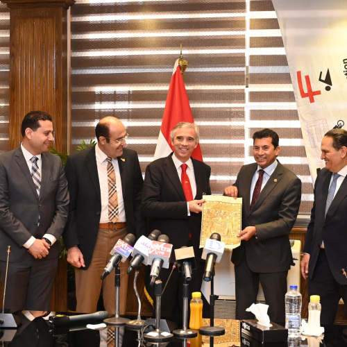 وزير الرياضة يشهد المؤتمر الصحفي للإعلان عن البطولات العربية والإفريقية للترايثلون بالجلالة