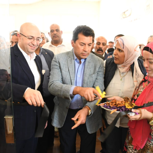 وزير الشباب ومحافظ بني سويف يتفقدون الأنشطة والمشروعات داخل مركز التنمية الشبابية