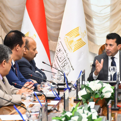 وزير الشباب والرياضة يلتقي مسؤولي مشروع القوافل التعليمية في نسخته الثانية عشرة