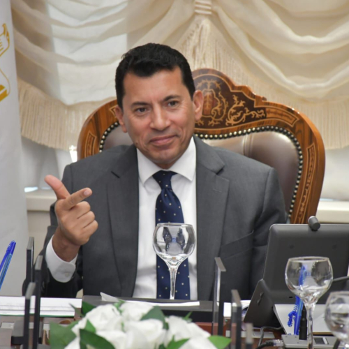وزير الشباب والرياضة يُشيد بتنظيم البطولة الإفريقية للشطرنج ويؤكد حضوره حفل الختام ومشاركته في مباراة شطرنج مع أحد الأبطال