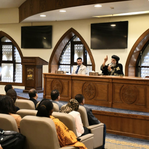 البابا تواضروس الثاني يستقبل وفود منحة ناصر للقيادة الدولية العامة في زيارتهم للكاتدرائية المرقسية بالعباسية