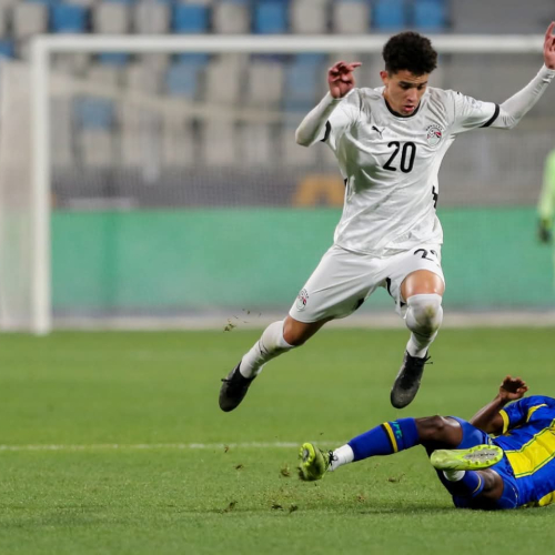 وزير الرياضة يؤازر منتخب مصر ويهنئهم بالتأهل لربع نهائي بطولة كأس الامم الافريقية للشباب